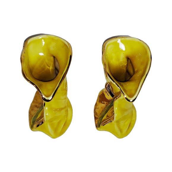 Enchanting Retro Calla Lily Vases Adorned with 24kt Gold Trim for a Cozy Cottage - Picture 4 of 8